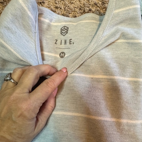 Bundle of 2 tanks and 2 tees - Picture 5 of 5